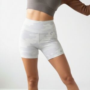 ​🤍 Alo Yoga Light Grey Camo Biker Shorts | High Waist | Size XS